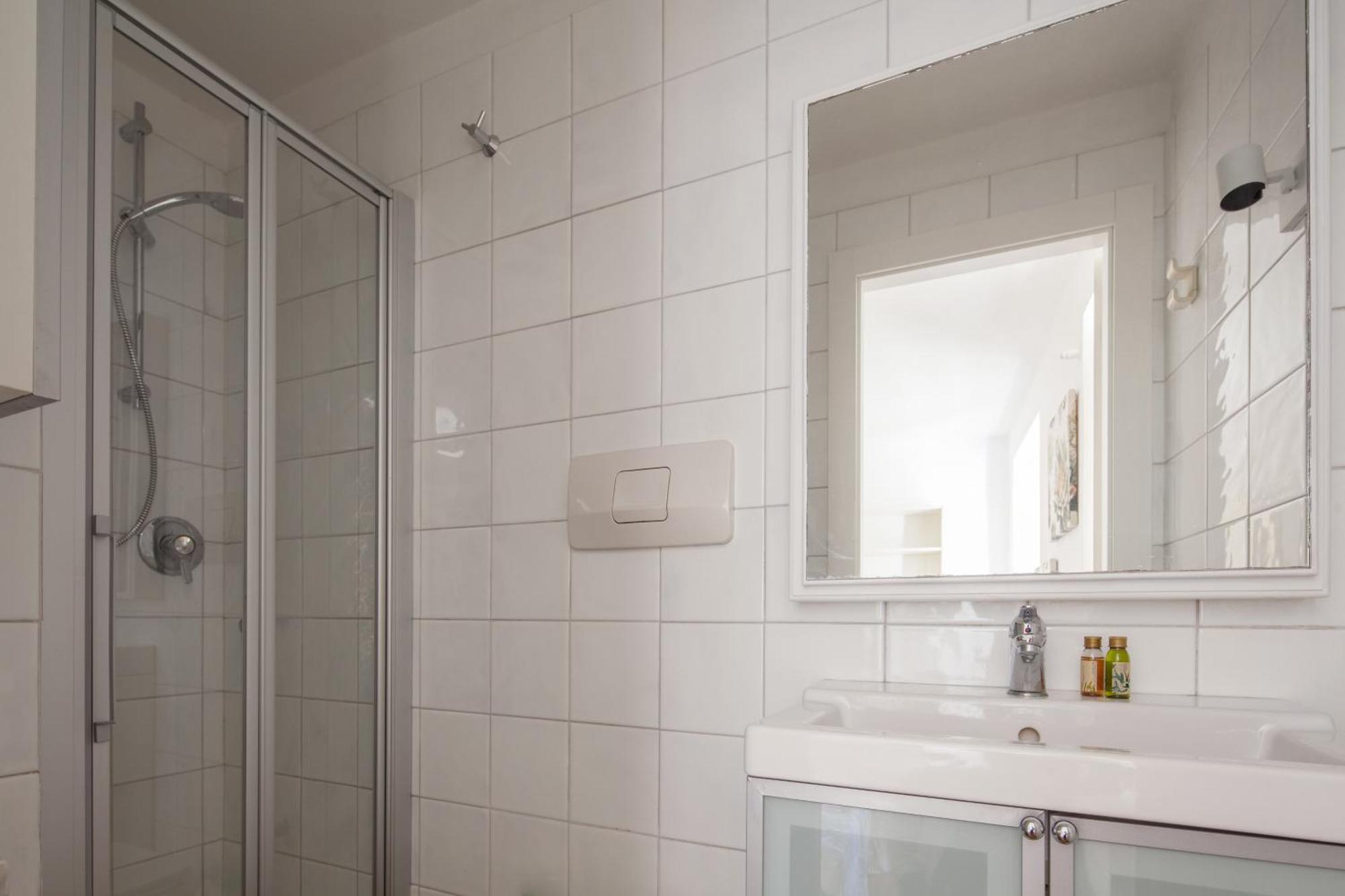 Vicolo Apartment, Pedestrian Centre, 2Bdr, 2,5 Bth, Aircondo, Private Parking, Easy To Train And Ferries, City Life La Spezia Ngoại thất bức ảnh